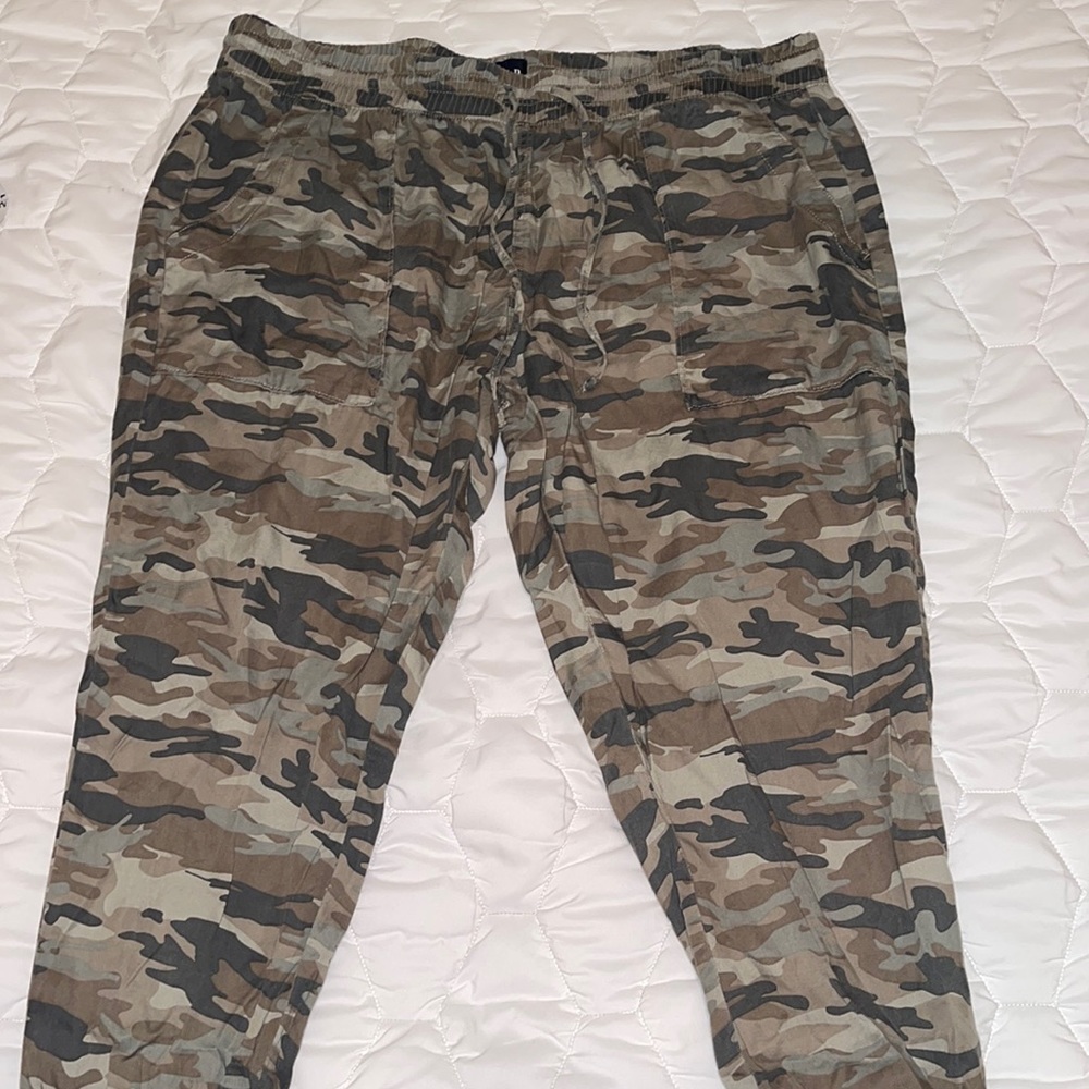 GAP Camouflage Pants